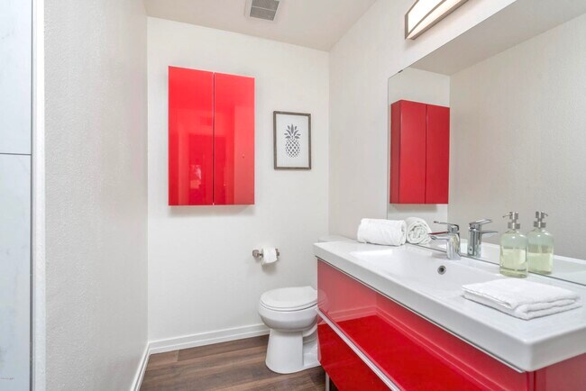 Foto del edificio - 4924 N 73rd St