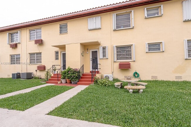 Foto del edificio - 637 SW 11th St