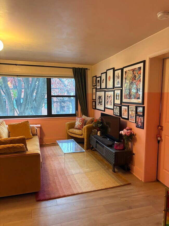 Foto del edificio - 604 Longfellow St NW