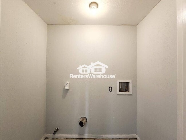 Building Photo - 8848 Kempwood Dr