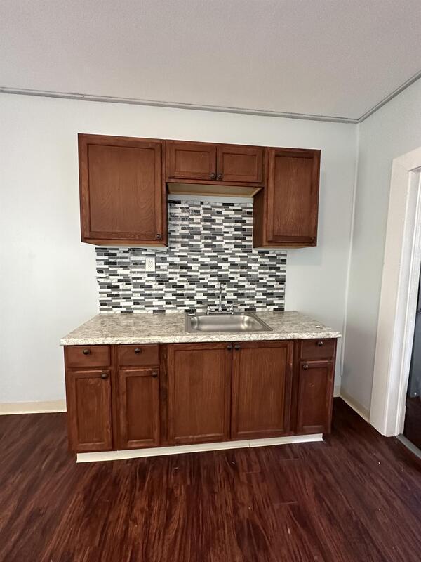 Foto del edificio - 4082 E 67th St