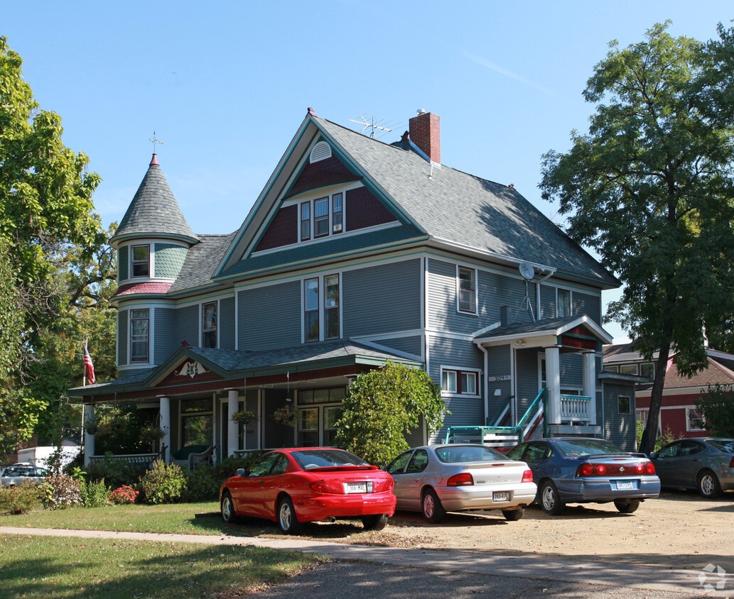 104 S 3rd St, River Falls, WI 54022 Apartments in River Falls, WI