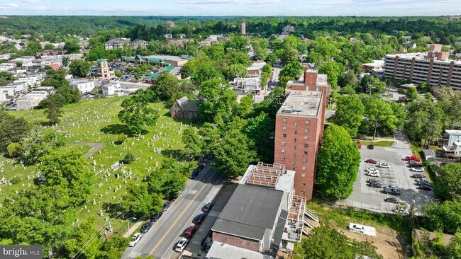Foto del edificio - 3921 Roland Ave