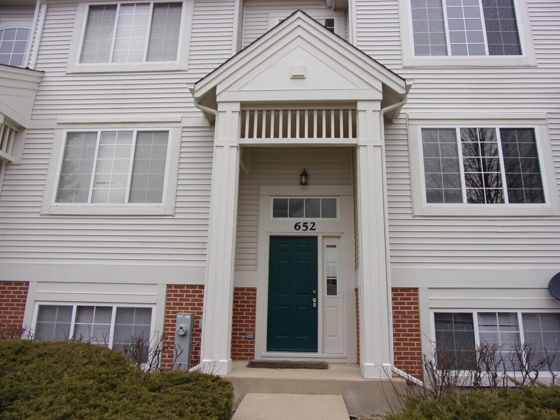 652 S Rosehall Ln, Round Lake, IL 60073 House Rental in Round Lake