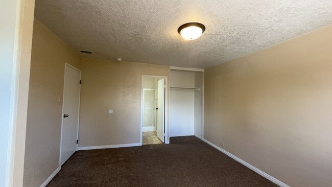 Building Photo - 1190 Pinecone Dr