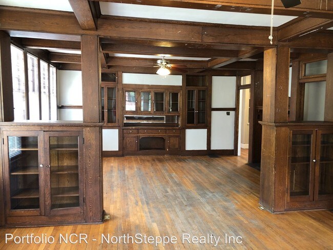 Building Photo - 7 br, 3 bath Apartment - 161 E Frambes Ave