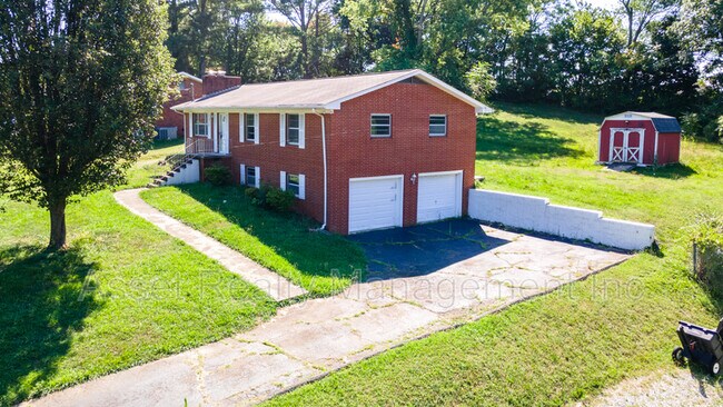 Building Photo - 6633 Wachese Ln