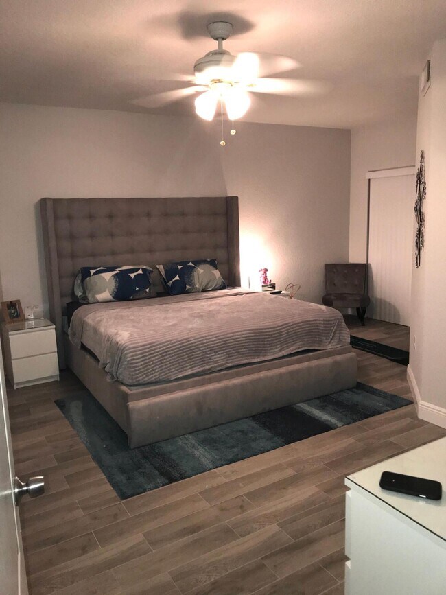 Building Photo - 909 Belmont Pl