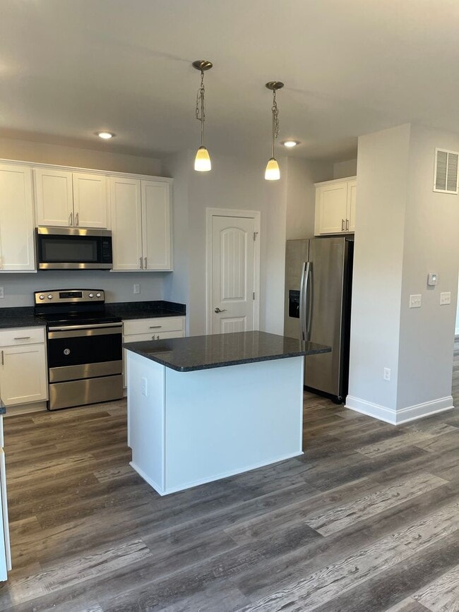 Building Photo - Townhouse for Rent in Crescent Ridge