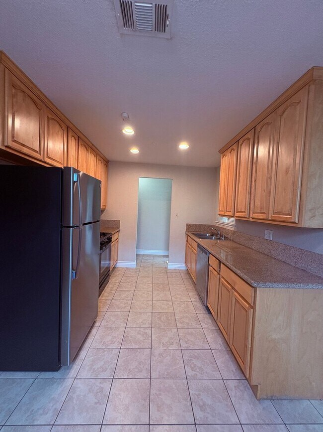 Foto del edificio - 1017 Charles St