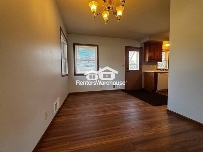 Building Photo - Available now! 3 Bedroom Single Family Home in Bloomington, MN