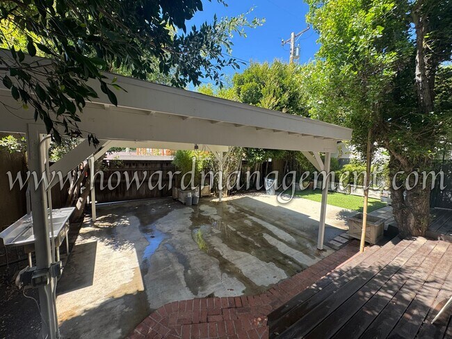Foto del edificio - Private and Cozy 4 Bedroom Home located in...