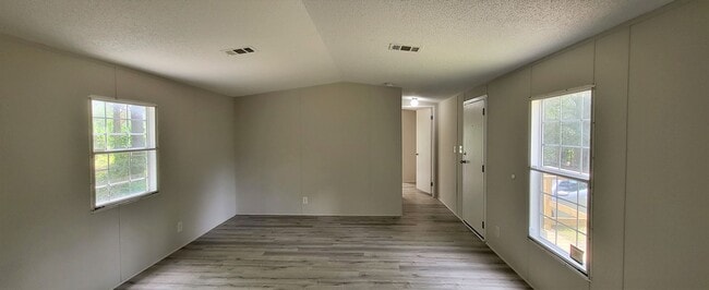 Building Photo - 2 Bedroom / 2 Bathroom Single Wide Callahan Mobile Home