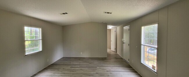 Foto del edificio - 2 Bedroom / 2 Bathroom Single Wide Callahan Mobile Home