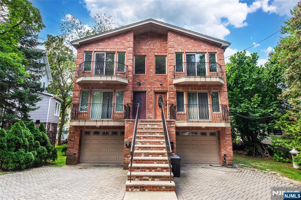 Primary Photo - 500 Lewis St