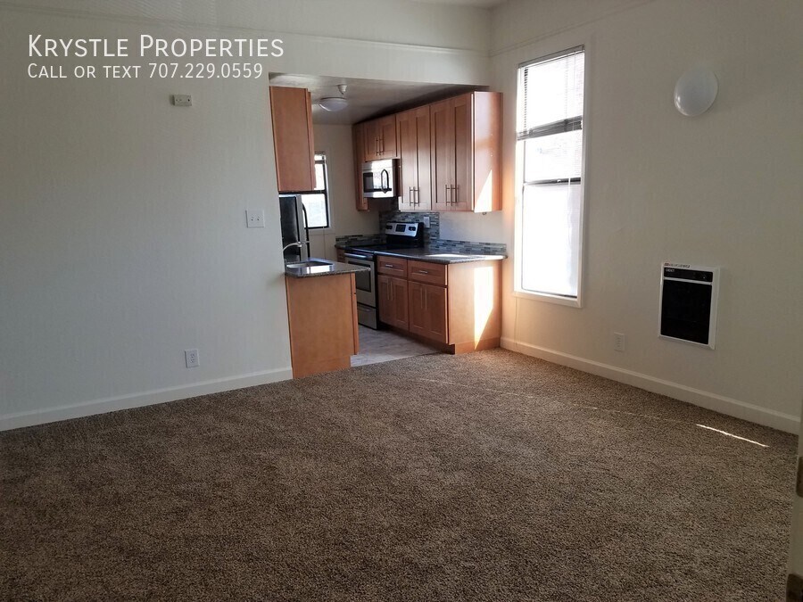 Primary Photo - Adorable, Vintage Studio Apartment in Down...