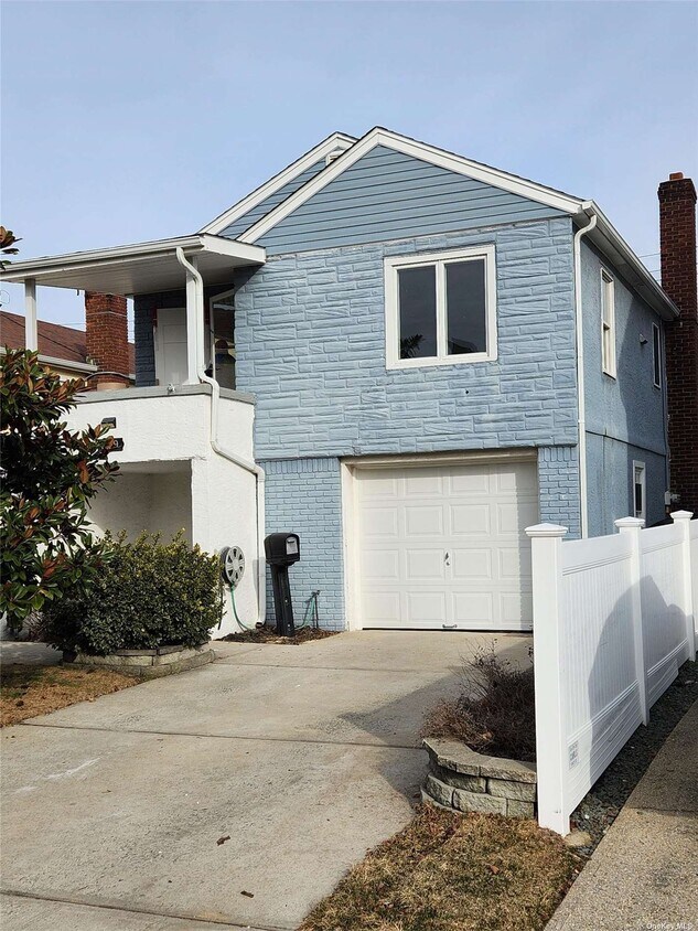 Primary Photo - 219 W Walnut St