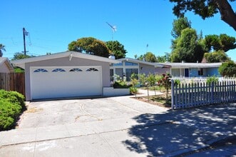Building Photo - 1218 Sandia Ave
