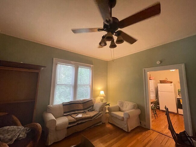 Foto del edificio - Charming 2BR Duplex in Boulevard – Walk to...
