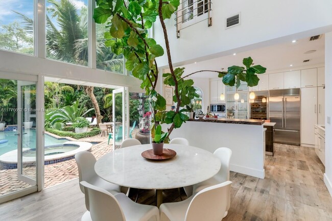 Foto del edificio - 3644 Saint Gaudens Rd
