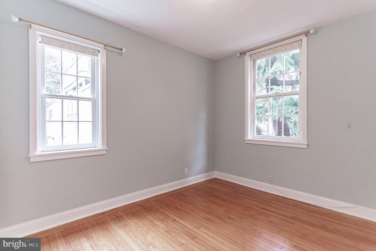 Primary Photo - 323 Cypress St
