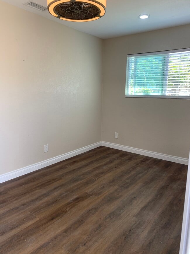 Building Photo - 4810 Kelly Dr