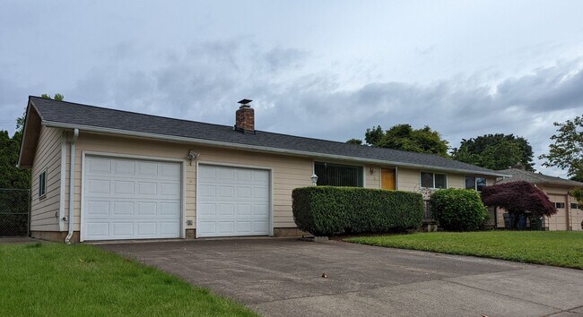 Foto del edificio - 3-Bedroom, 1-Bath Home Near River Road In ...