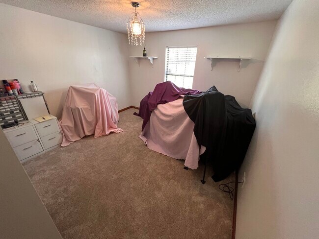 Foto del edificio - 140 Ann Cir