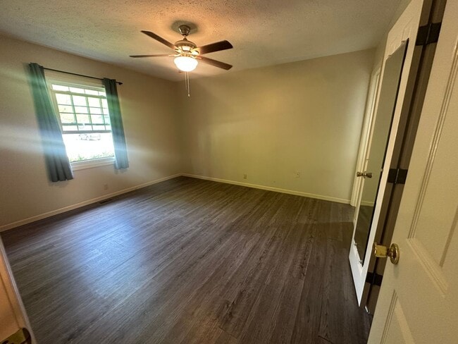 Building Photo - Welcome to this charming 3 bedroom, 2 bathroom home located in West Lafayette, IN.