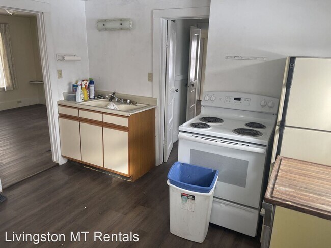 Building Photo - 2 br, 1 bath House - 210 S B St