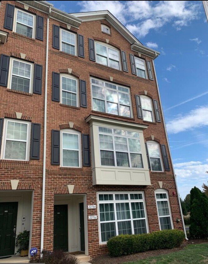 22784 Ferncrest Ter, Brambleton, VA 20148 Townhome Rentals in Brambleton VA