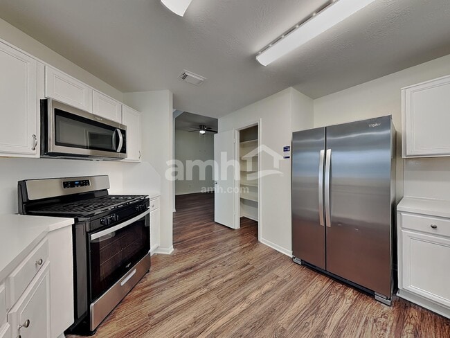 Foto del edificio - 2114 English Green Way