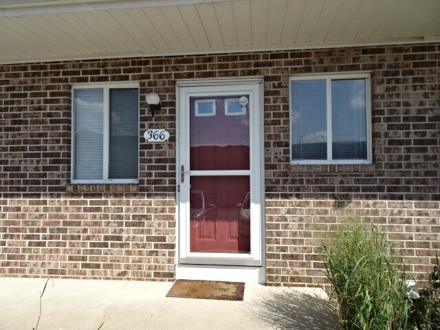 Foto del edificio - Townhome with central air and a garage!