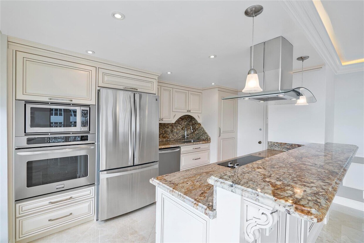Foto principal - 4020 N Ocean Blvd