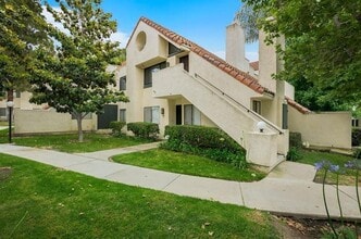 Building Photo - 333 N Melrose Dr