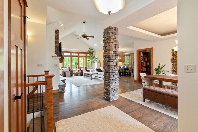 Foto del edificio - 1402 N Brook Terrace St
