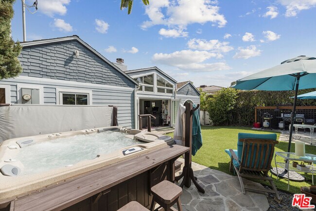 Foto del edificio - 10521 Cushdon Ave