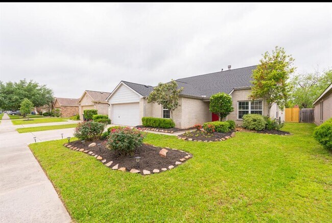 Building Photo - 3223 Legends Creek Dr
