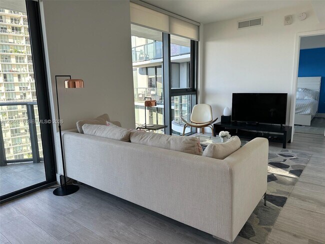 Foto del edificio - 121 NE 34th St