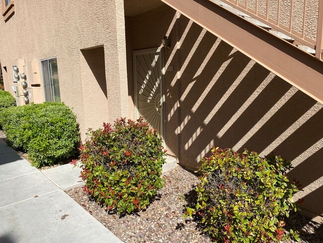 Building Photo - SE!!! Gated!! 2 Bedroom 1st Floor with Bal...