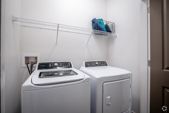 2BR, 2BA - 1,112SF - Cue Luxury Apartments