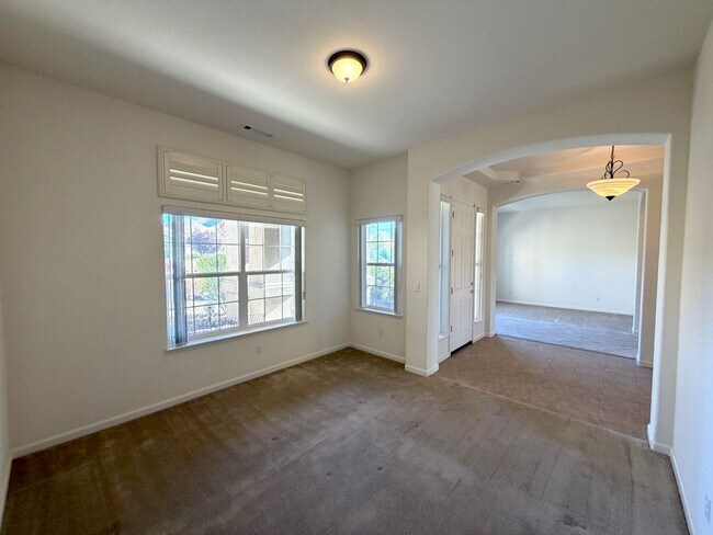 Building Photo - Spanish Springs 5bed/3bath - Move in Speci...