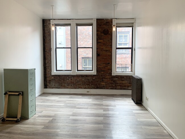 Building Photo - 213 1st Ave S