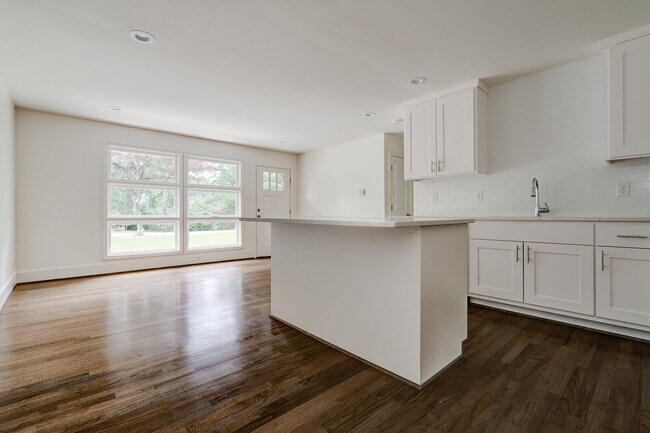 Foto del edificio - 5196 Scenic View Dr