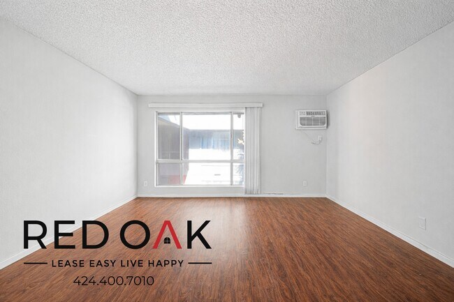 Foto del edificio - 21315 Roscoe Blvd