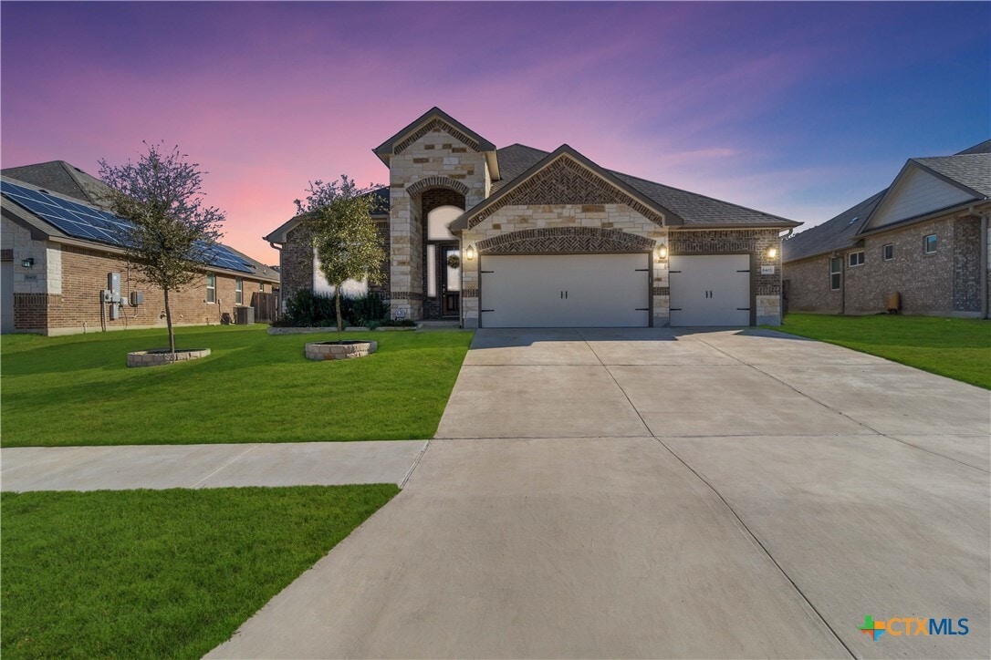 Primary Photo - 8402 Ridge Crest Dr