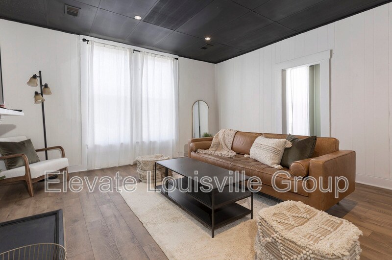 Foto principal - 975 S Shelby St