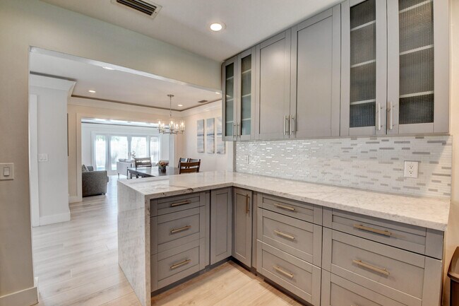 Foto del edificio - 400 NE 45th St