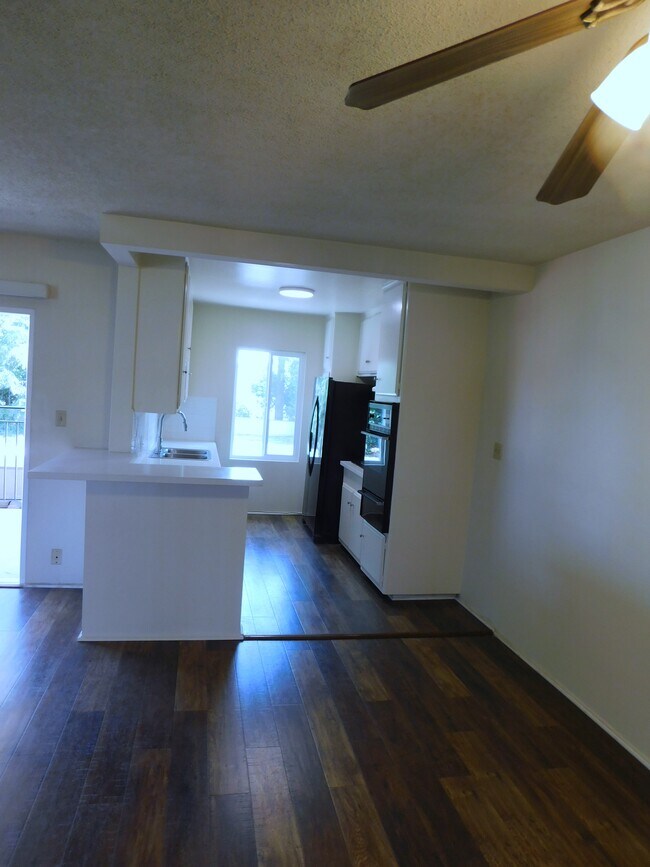 Cocina - vista desde el comedor - 1311 Lyndon St
