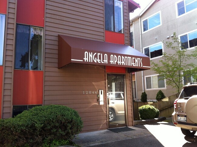 Angela Front Entry - 12044 15th Ave NE